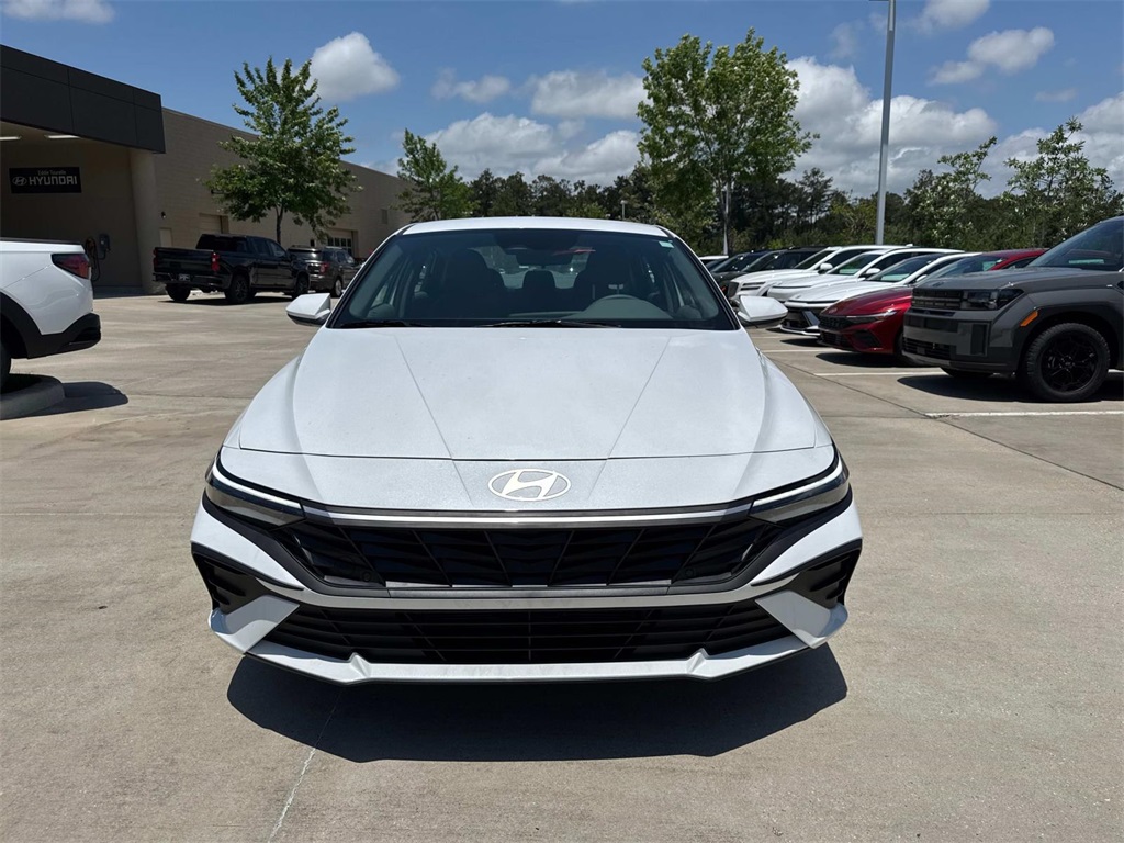 2025 Hyundai Elantra Hybrid photo 2