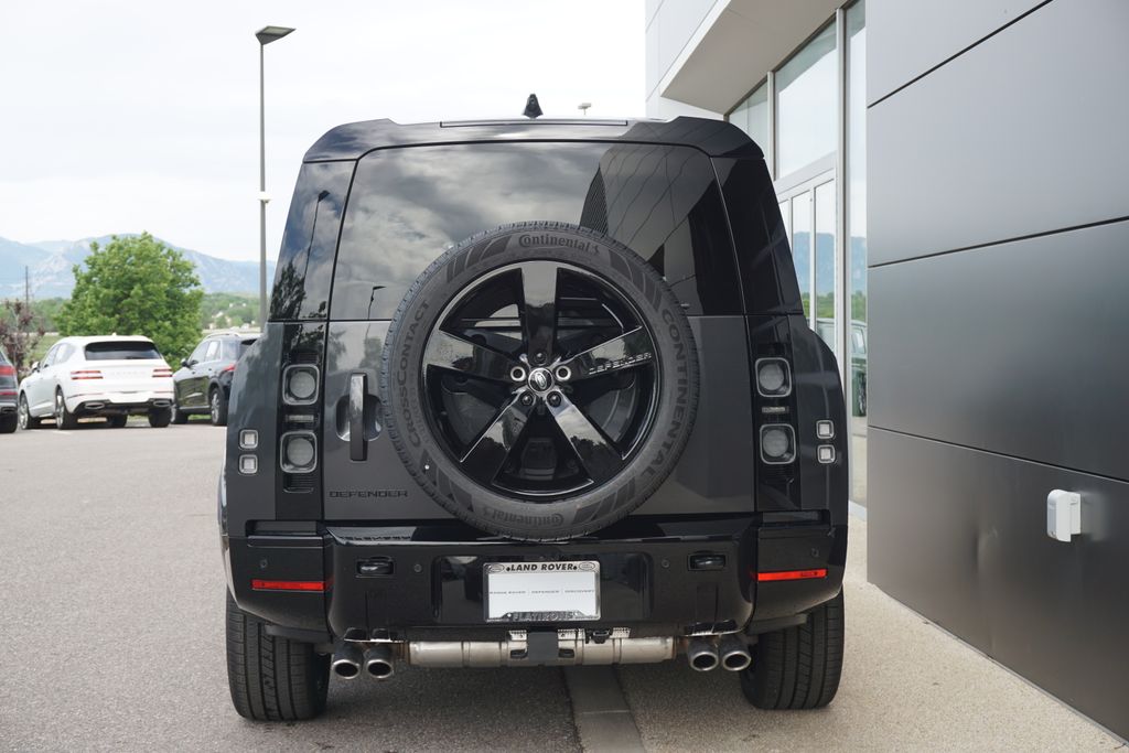 2025 Land Rover Defender 130 V8 photo 6