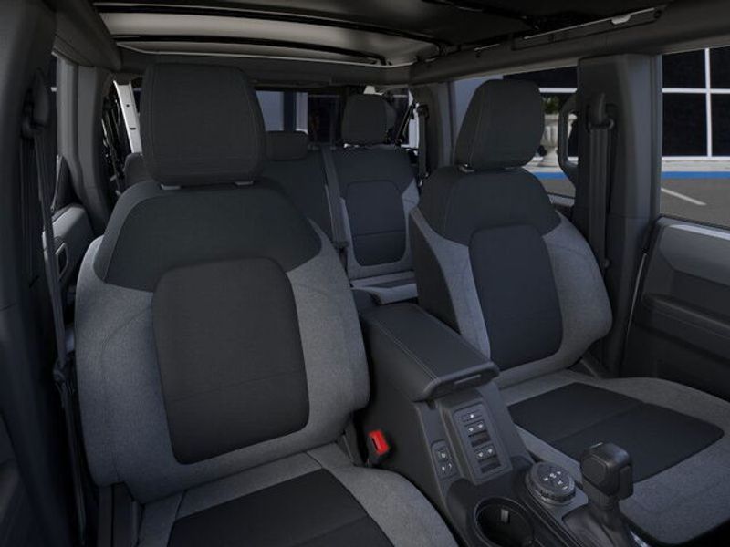 2025 Ford Bronco Base photo 7
