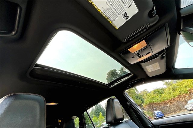 2016 Toyota RAV4 SE photo 17