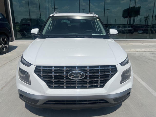 2023 Hyundai Venue SEL photo 2