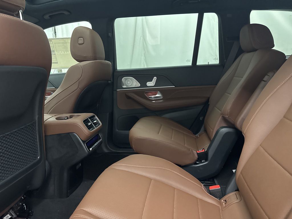 2026 Mercedes Benz GLS 450 4MATIC photo 18