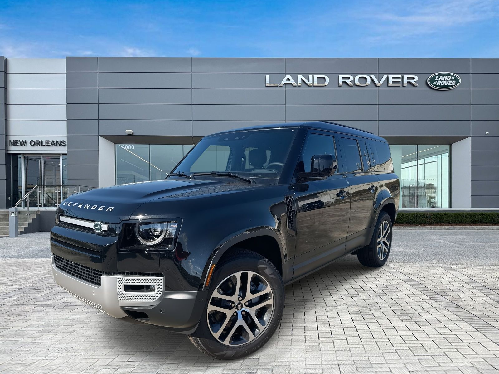2025 Land Rover Defender S's photo