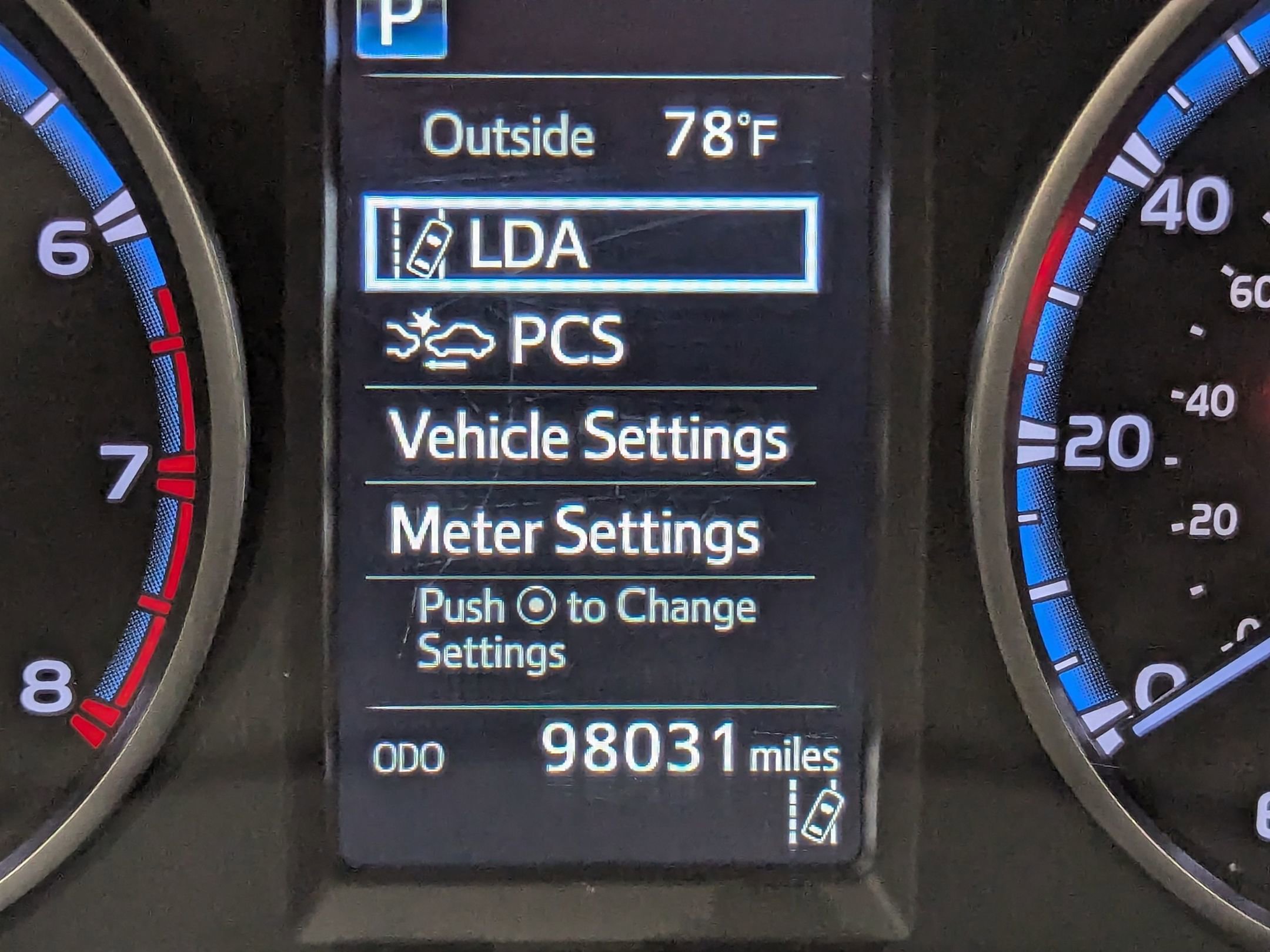 2018 Toyota RAV4 LE photo 15