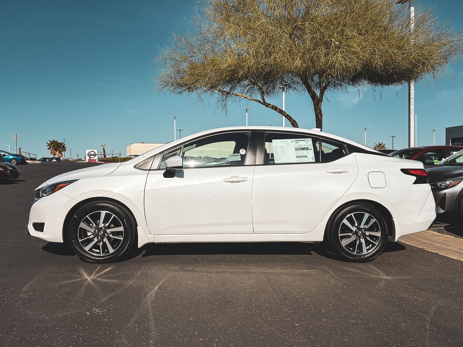 2025 Nissan Versa 1.6 SV photo 6
