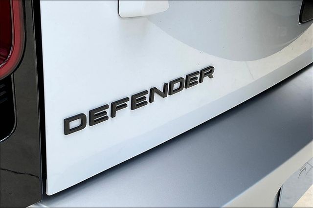 2025 Land Rover Defender 110 S photo 7