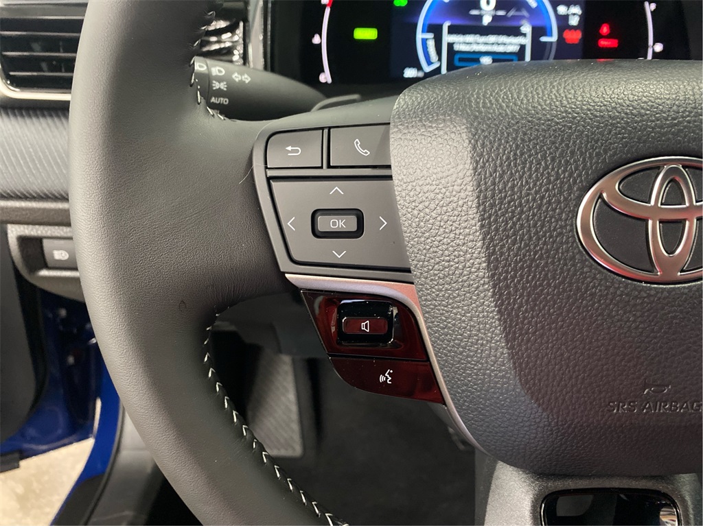 2025 Toyota Camry SE photo 18