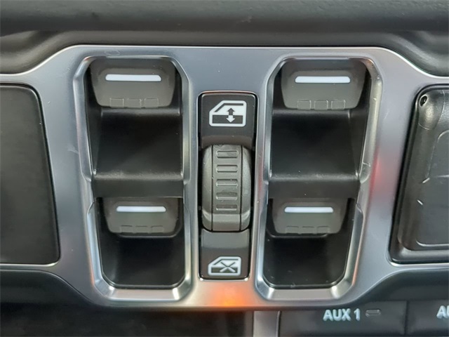 2025 Jeep Wrangler Sahara photo 24