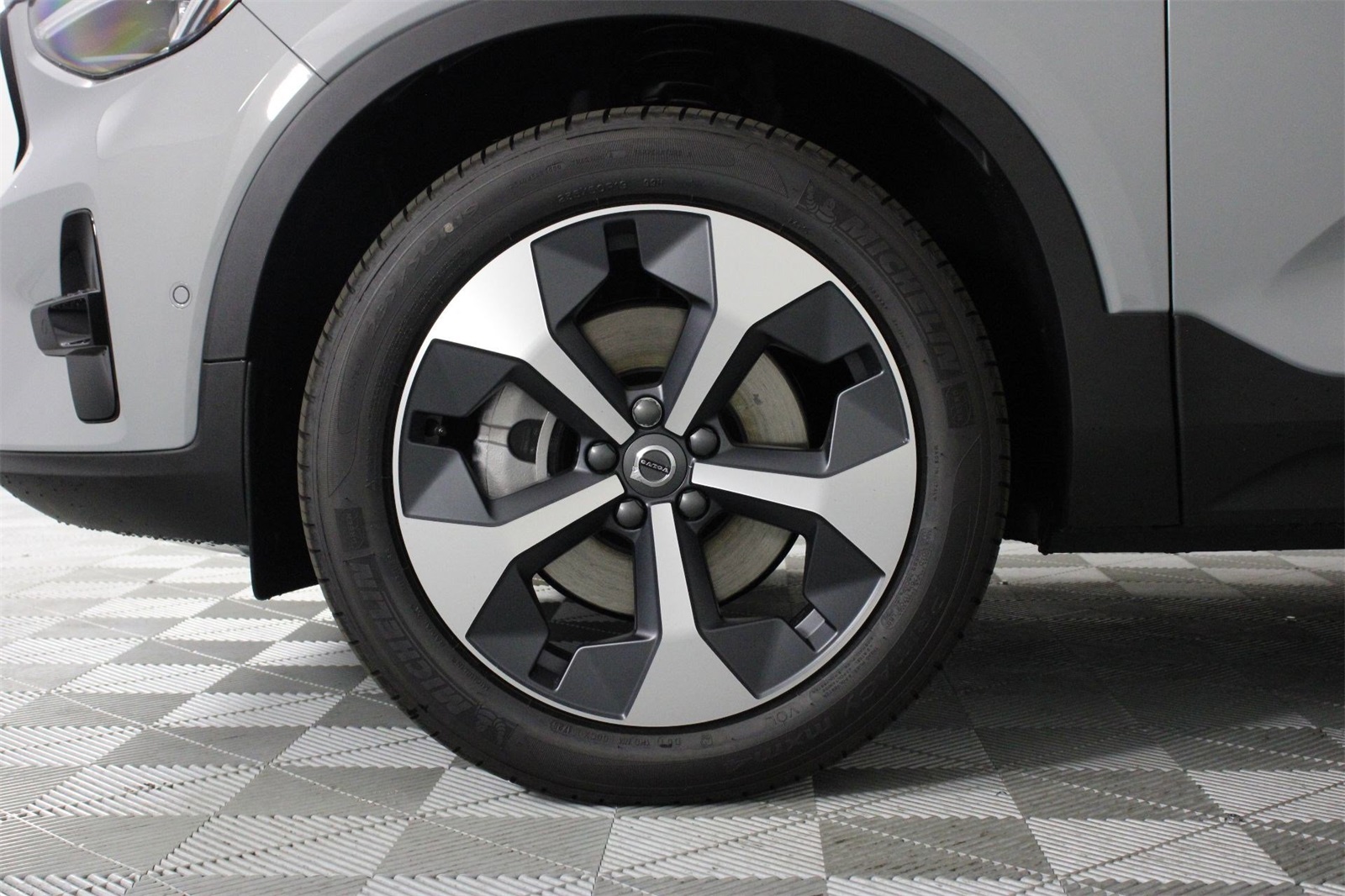 2026 Volvo XC40 Plus photo 11