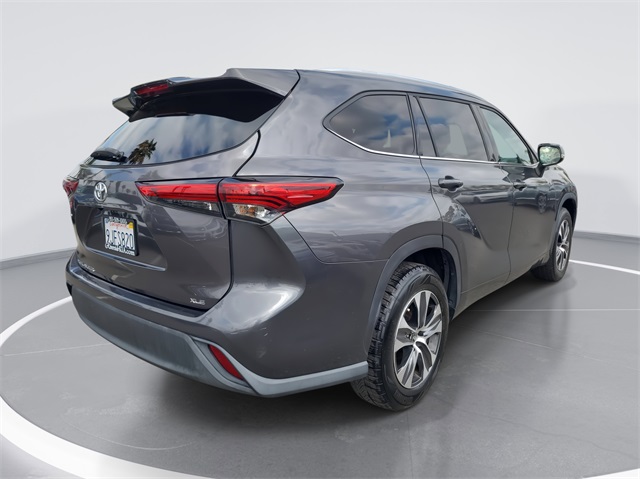 2021 Toyota Highlander XLE photo 4