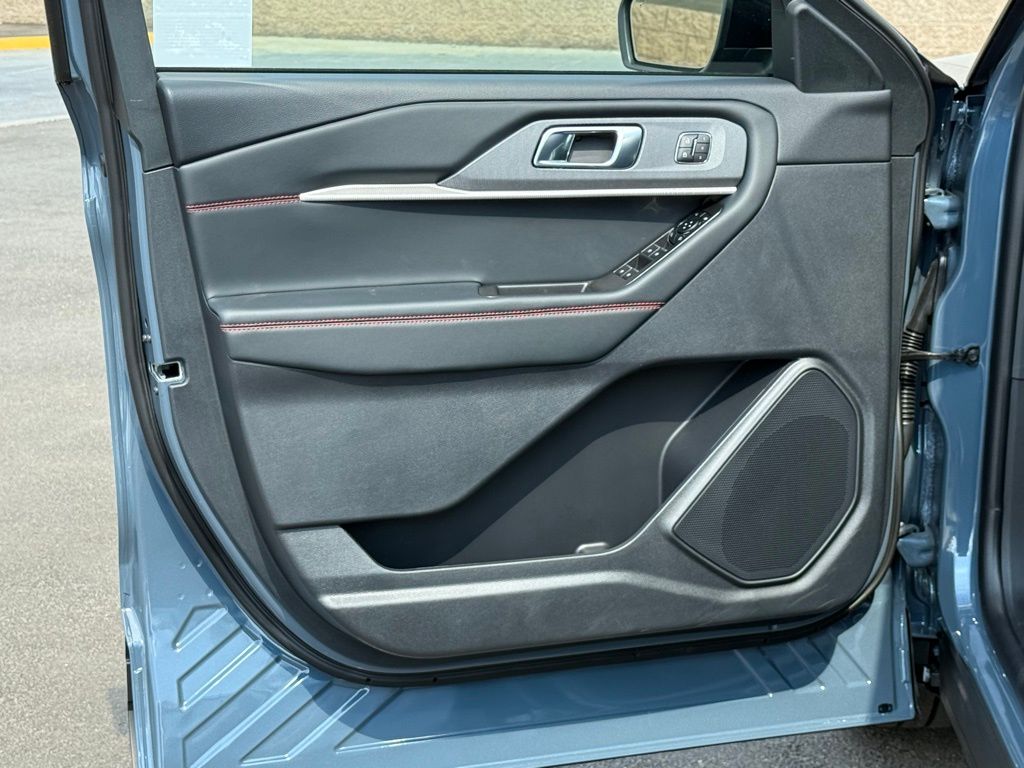 2025 Ford Explorer ST-Line photo 15