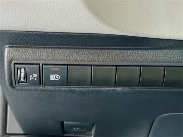 2020 Toyota Corolla LE photo 12