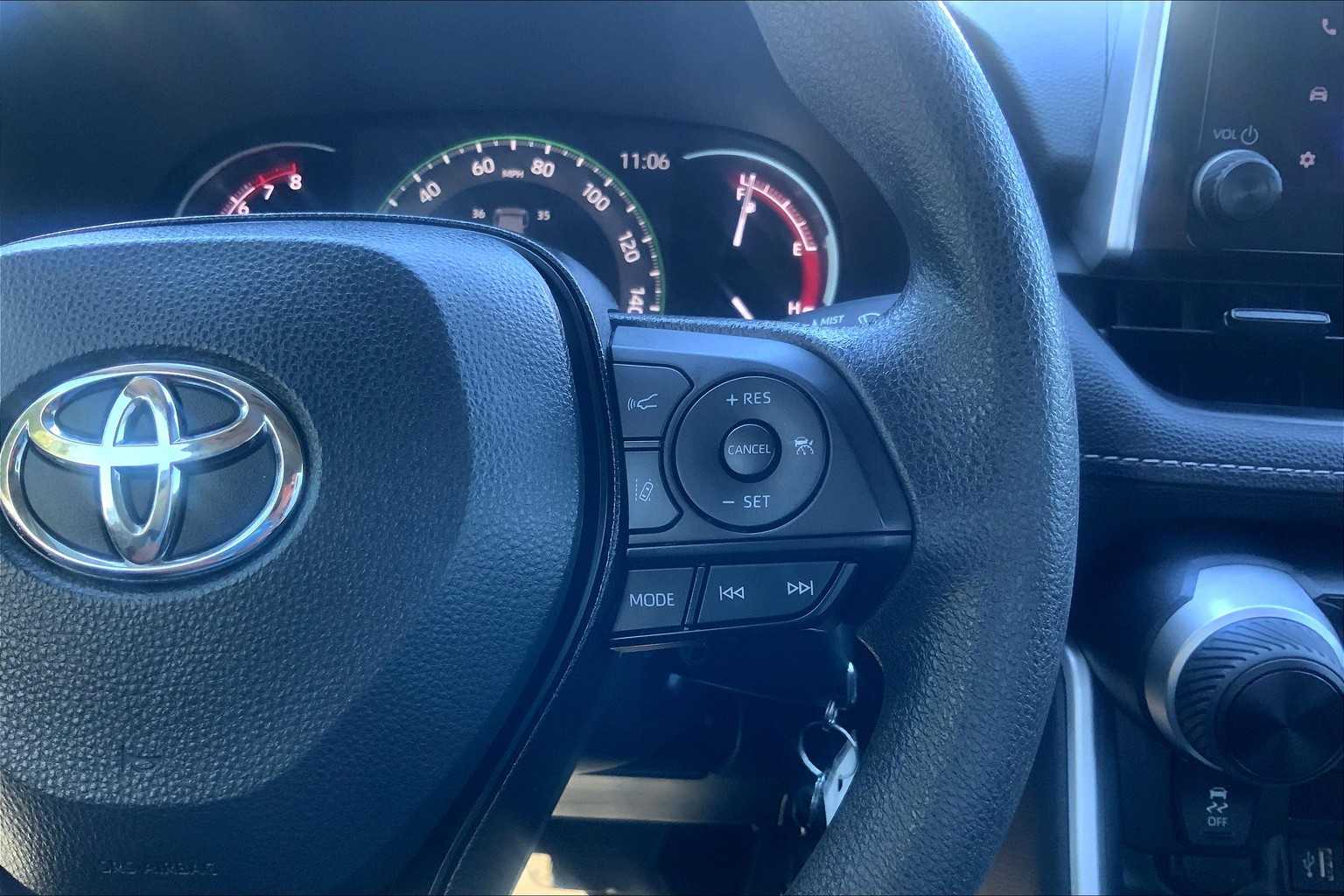 2025 Toyota RAV4 LE photo 22
