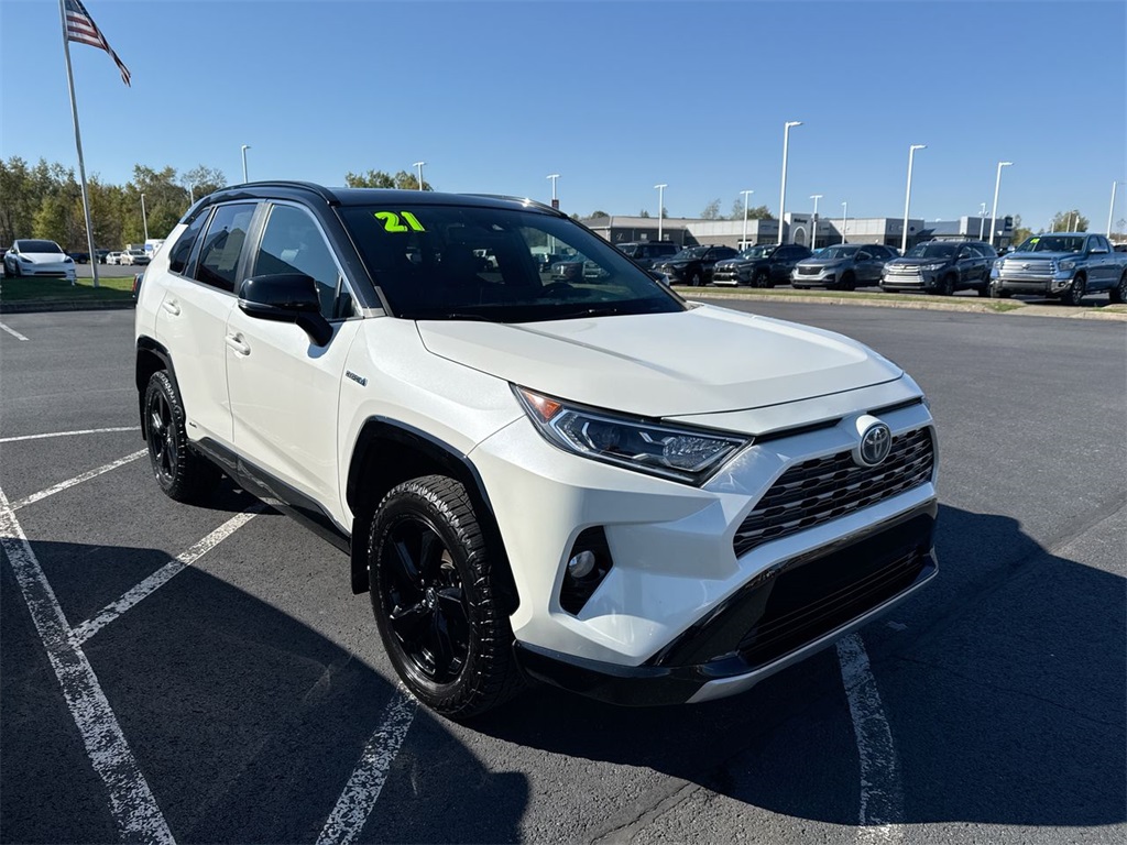 2021 Toyota RAV4 XSE's photo