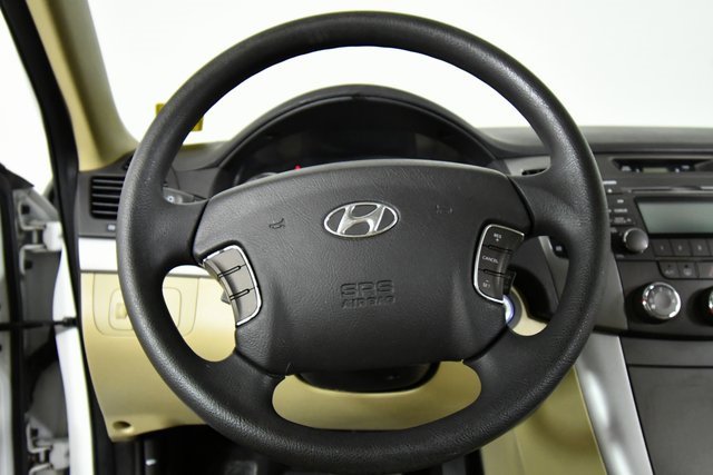 2010 Hyundai Sonata GLS photo 2