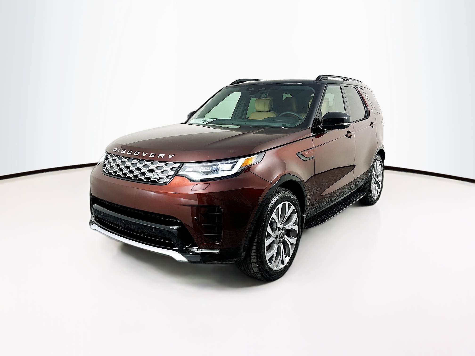 2026 Land Rover Discovery Tempest Edition's photo