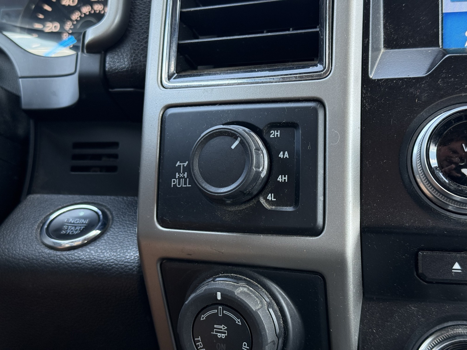 2017 Ford F-150 Lariat photo 26