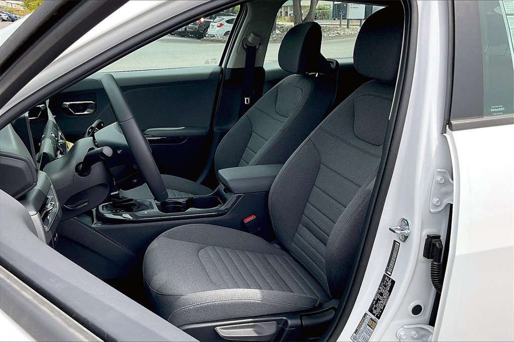 2025 Kia K4 EX photo 8