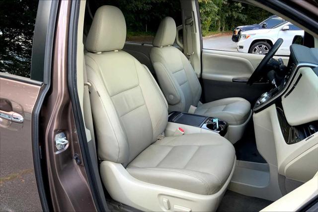 2020 Toyota Sienna XLE photo 8