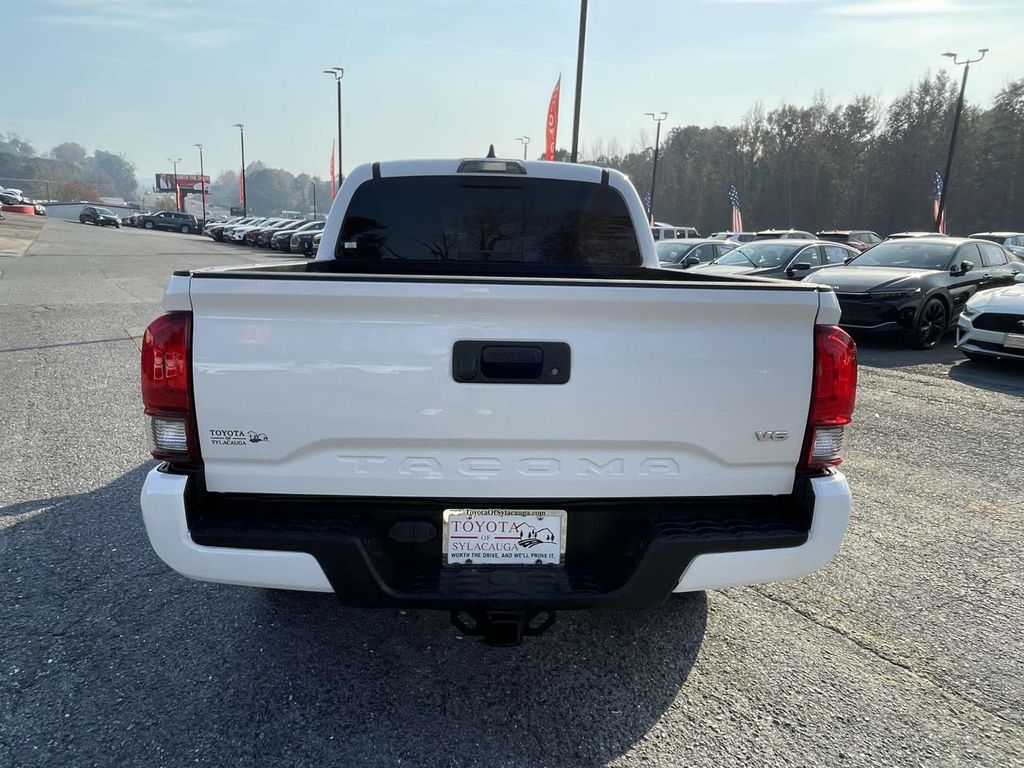 2022 Toyota Tacoma SR5 Double Cab photo 3