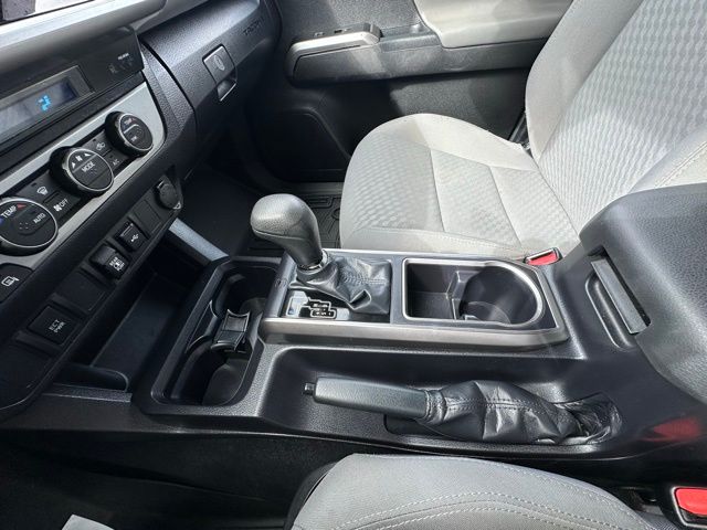 2022 Toyota Tacoma SR5 photo 25