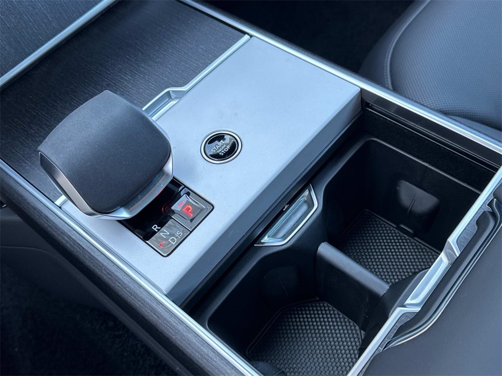 2025 Land Rover Range Rover SE photo 24
