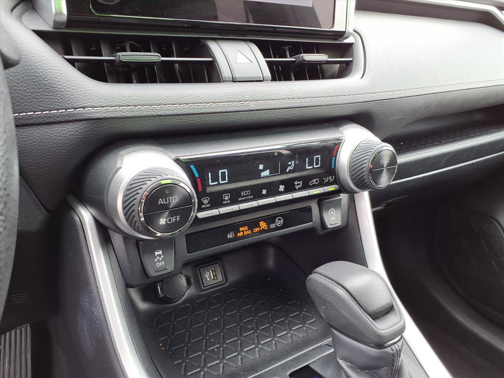 2024 Toyota RAV4 XLE photo 6