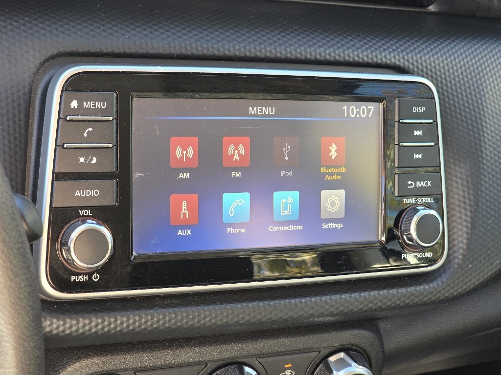 2021 Nissan Kicks S photo 4