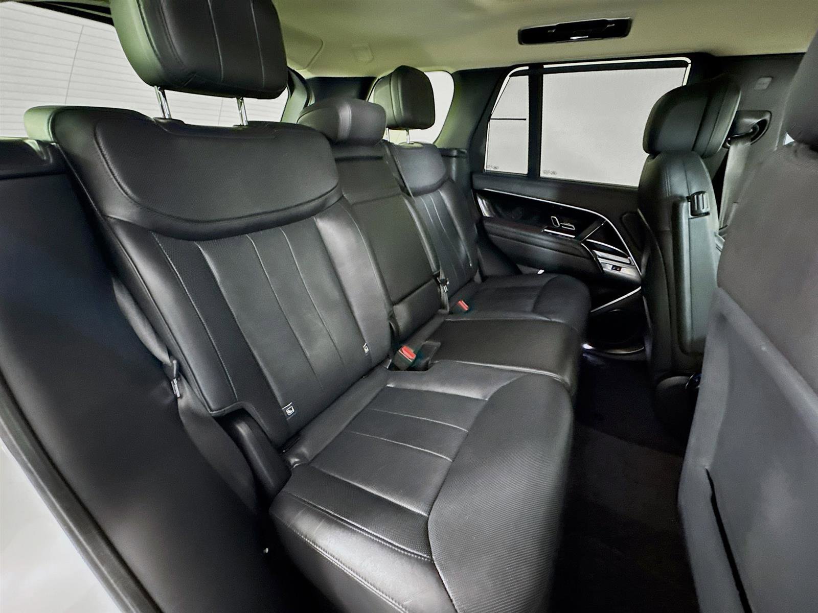 2022 Land Rover Range Rover SE photo 25