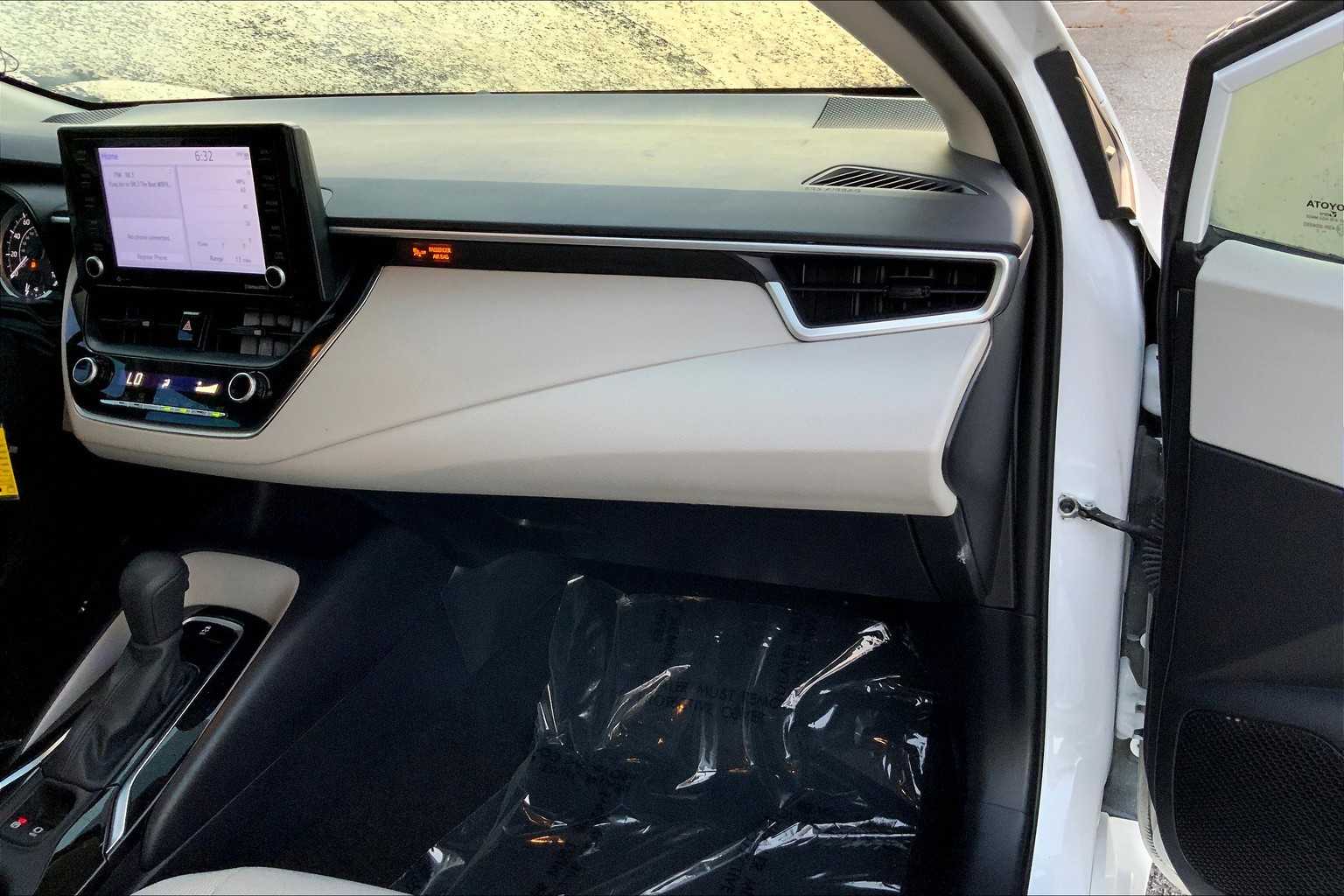 2022 Toyota Corolla LE photo 16