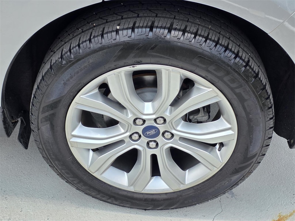 2020 Ford Edge Titanium photo 42