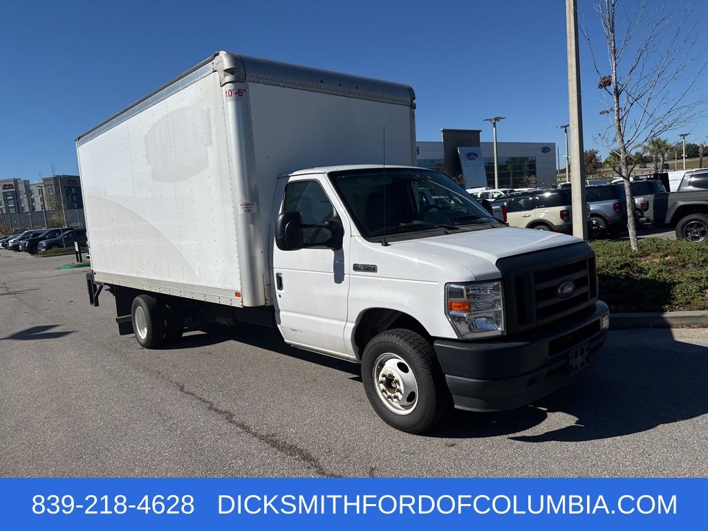 2022 Ford E-350 photo 2