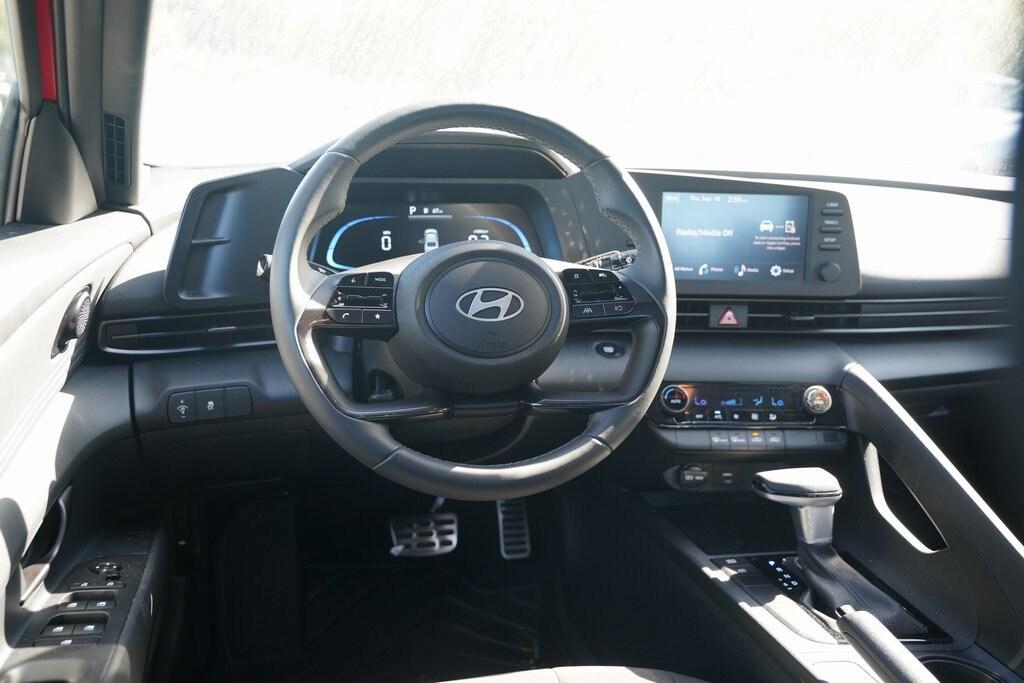 2025 Hyundai Elantra SEL Sport photo 16