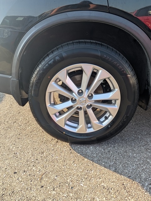2016 Nissan Rogue SV photo 18