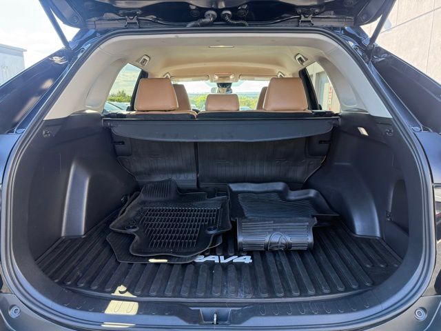 2022 Toyota RAV4 LE photo 16