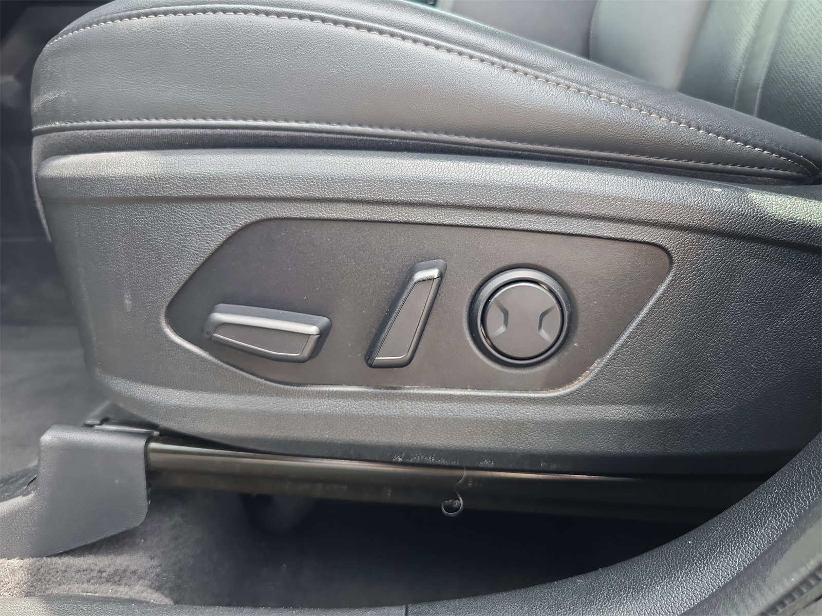 2023 Kia Sorento S photo 14