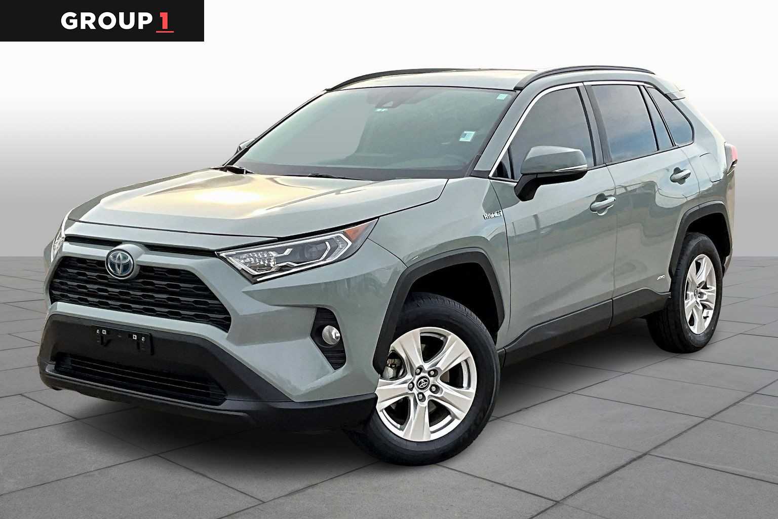2021 Toyota RAV4 XLE's photo