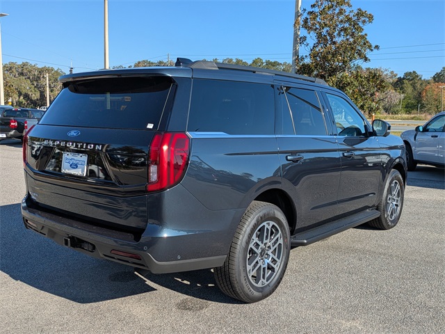 2025 Ford Expedition photo 2