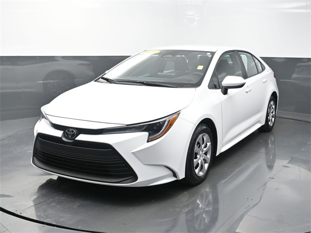 2025 Toyota Corolla LE's photo