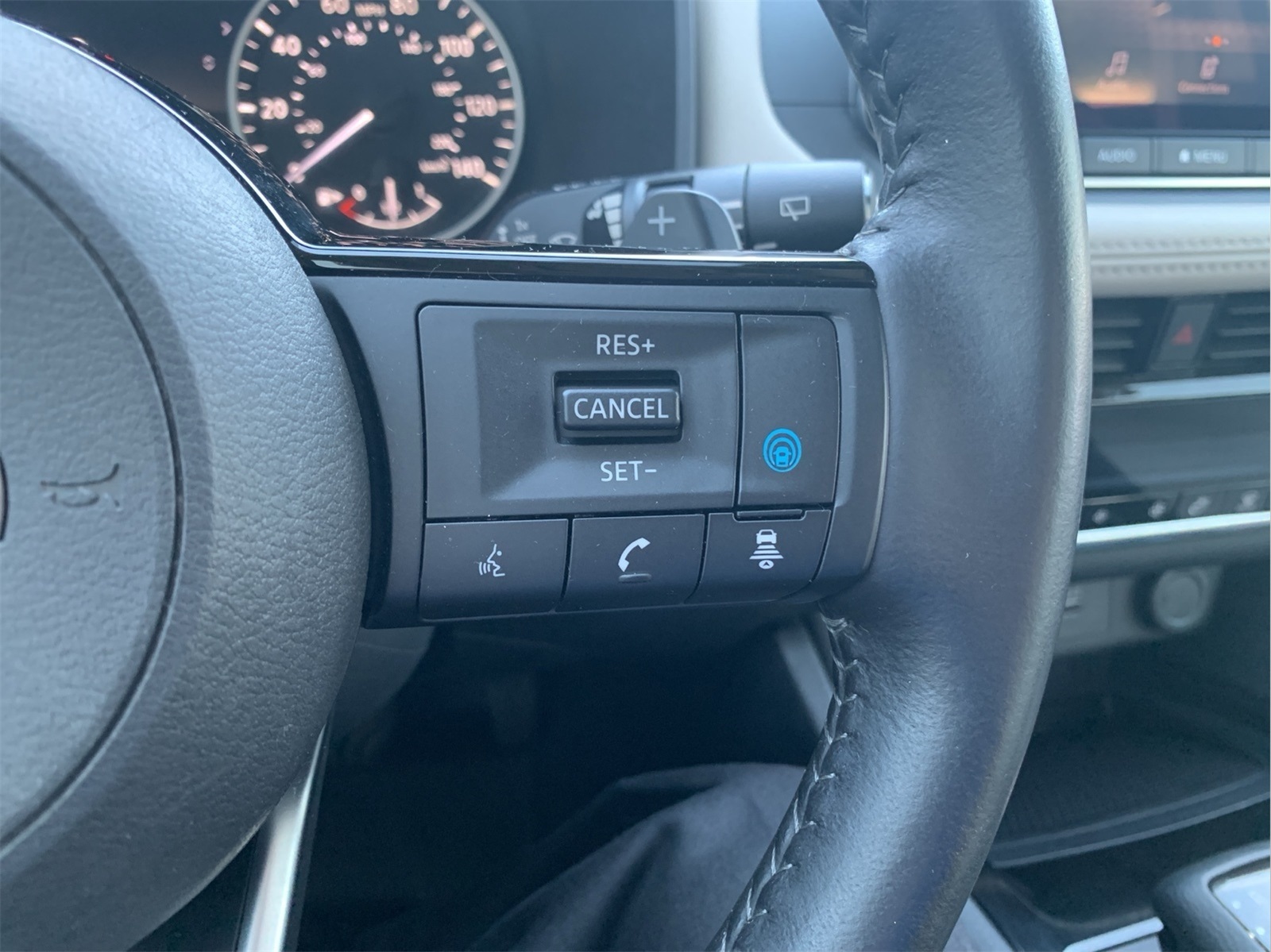 2023 Nissan Rogue SV photo 15