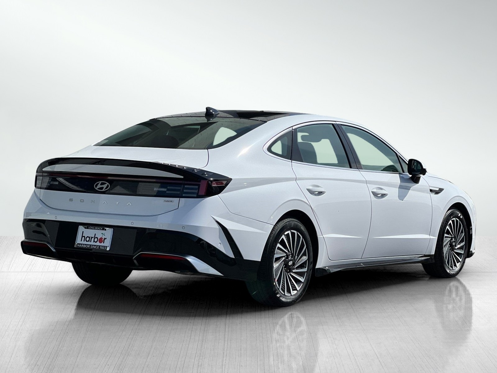 2025 Hyundai Sonata Hybrid Limited photo 4