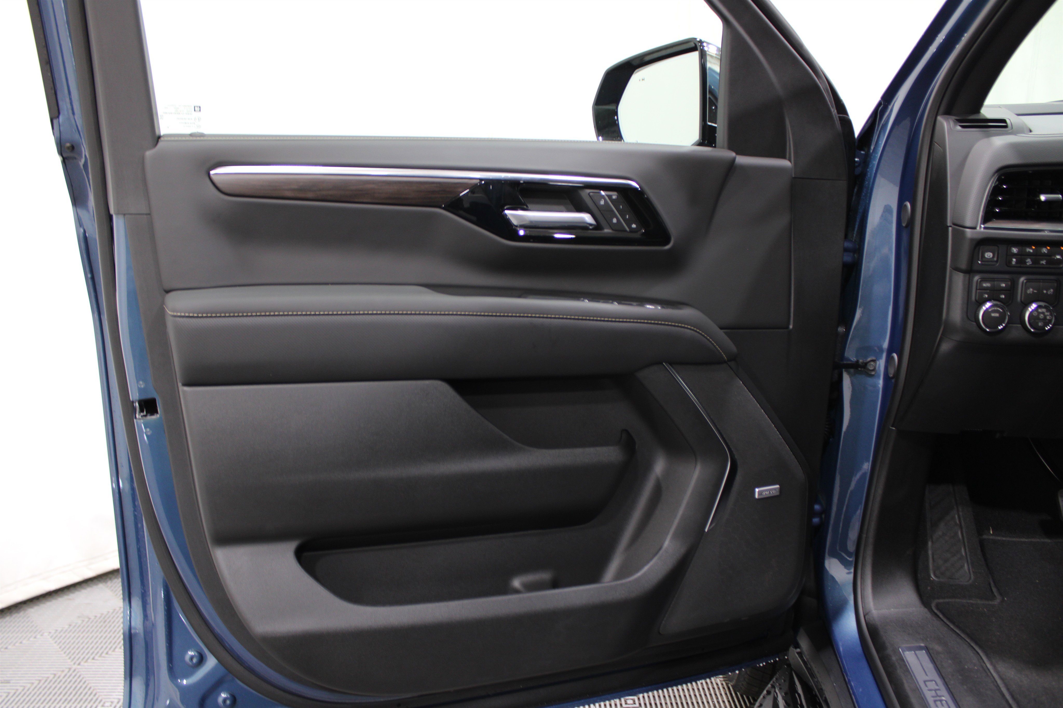 2026 Chevrolet Tahoe Premier photo 4