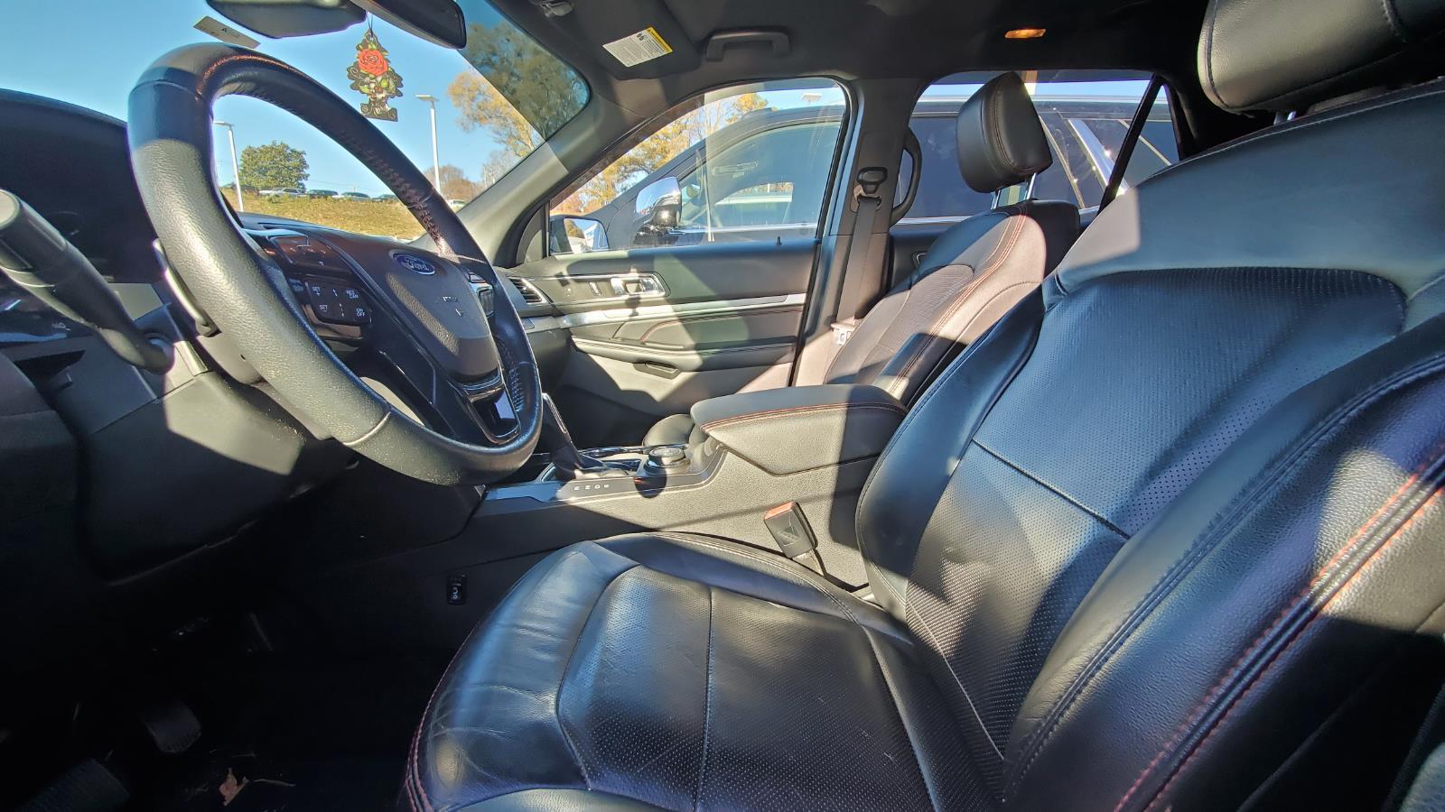 2018 Ford Explorer Sport photo 3