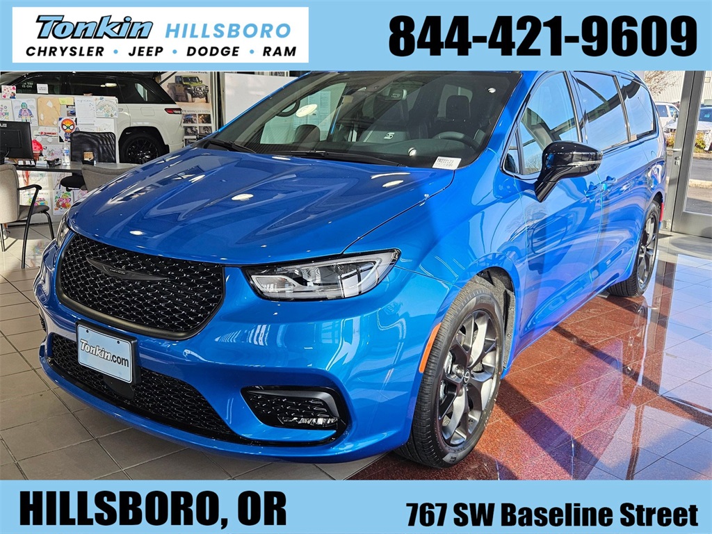 2026 Chrysler Pacifica Select's photo