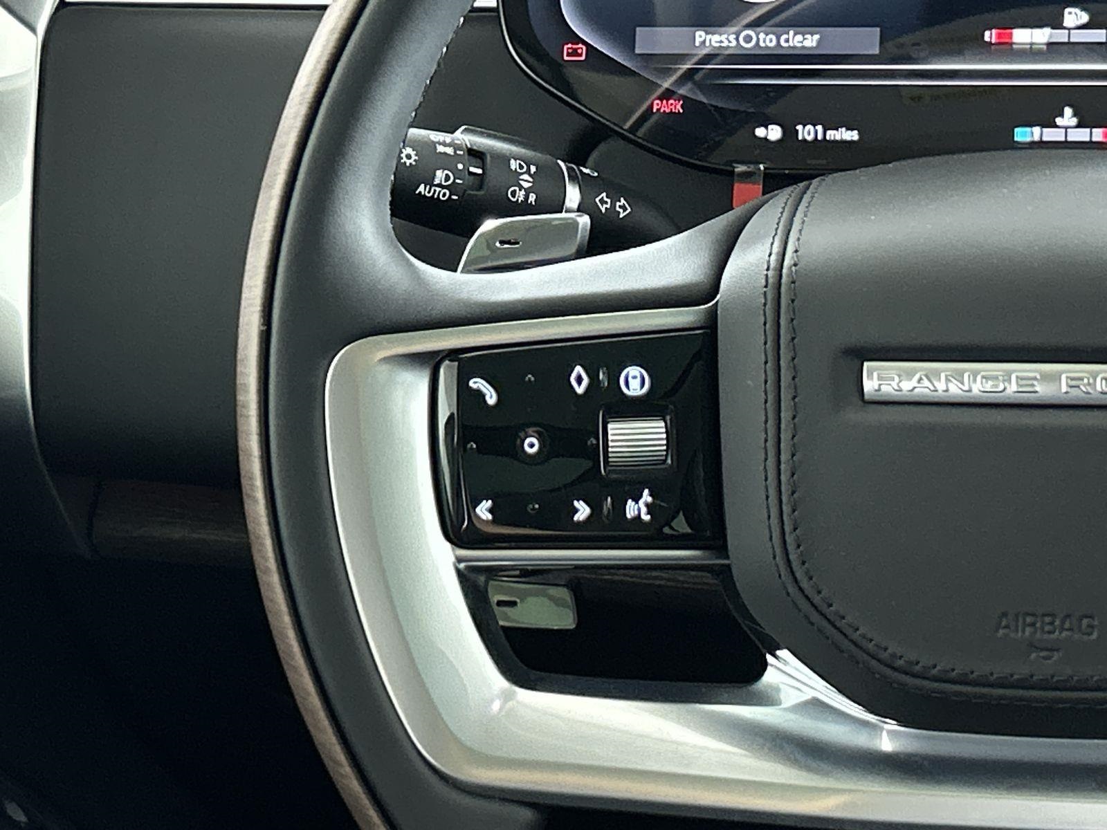 2025 Land Rover Range Rover SE photo 11