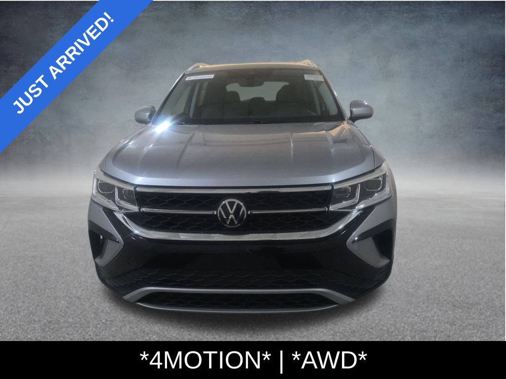 2024 Volkswagen Taos SEL photo 2