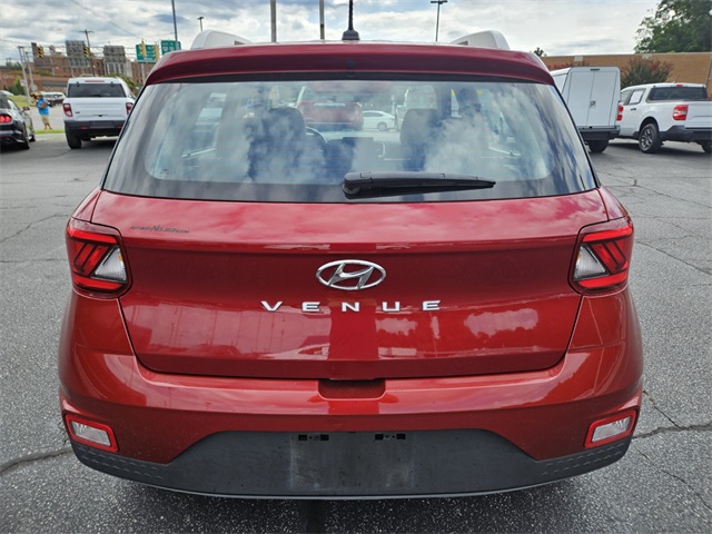 2024 Hyundai Venue SEL photo 4