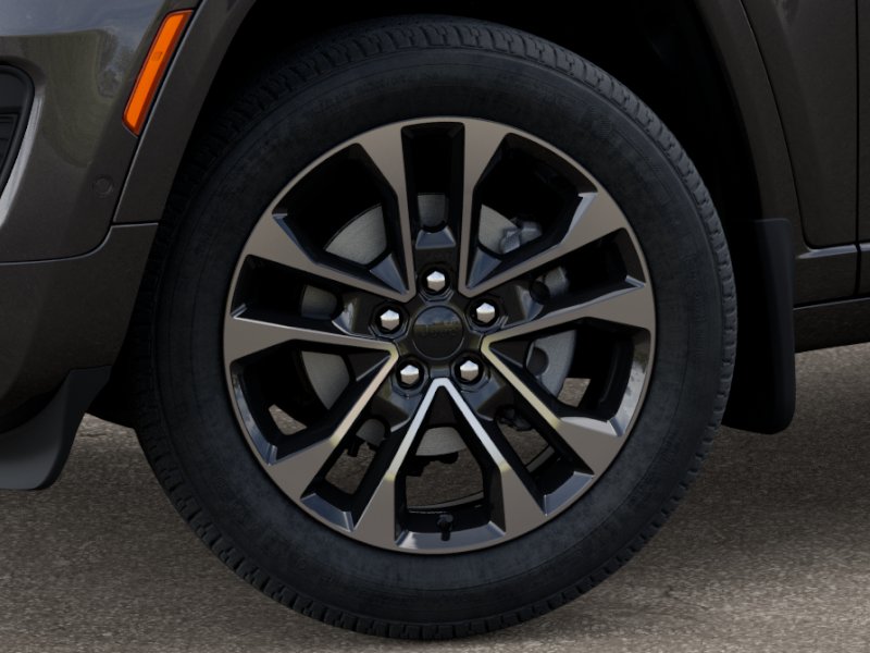 2025 Jeep Grand Cherokee Overland photo 3