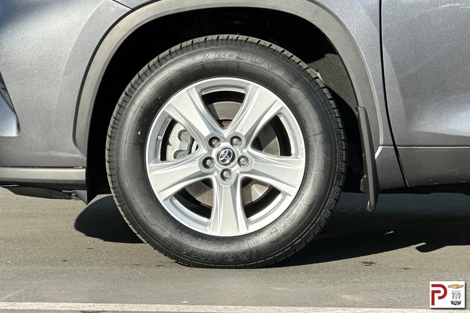 2024 Toyota Highlander LE photo 30