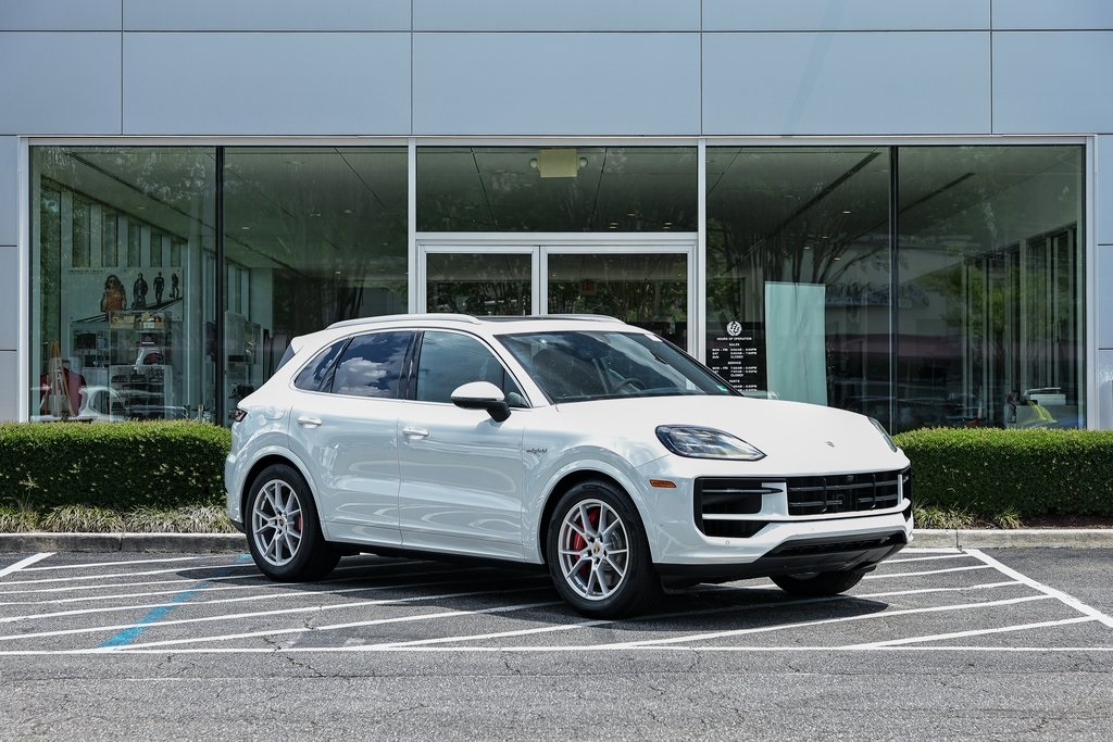 2025 Porsche Cayenne S E-Hybrid photo 9